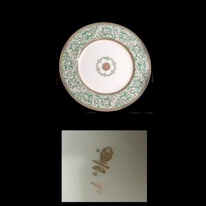 Wedgwood vintage praze green medallion dinner plate